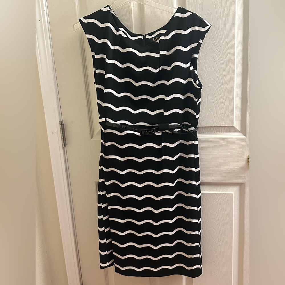 Ile New York Classic Black & White Wave-Stripe Dress - 14